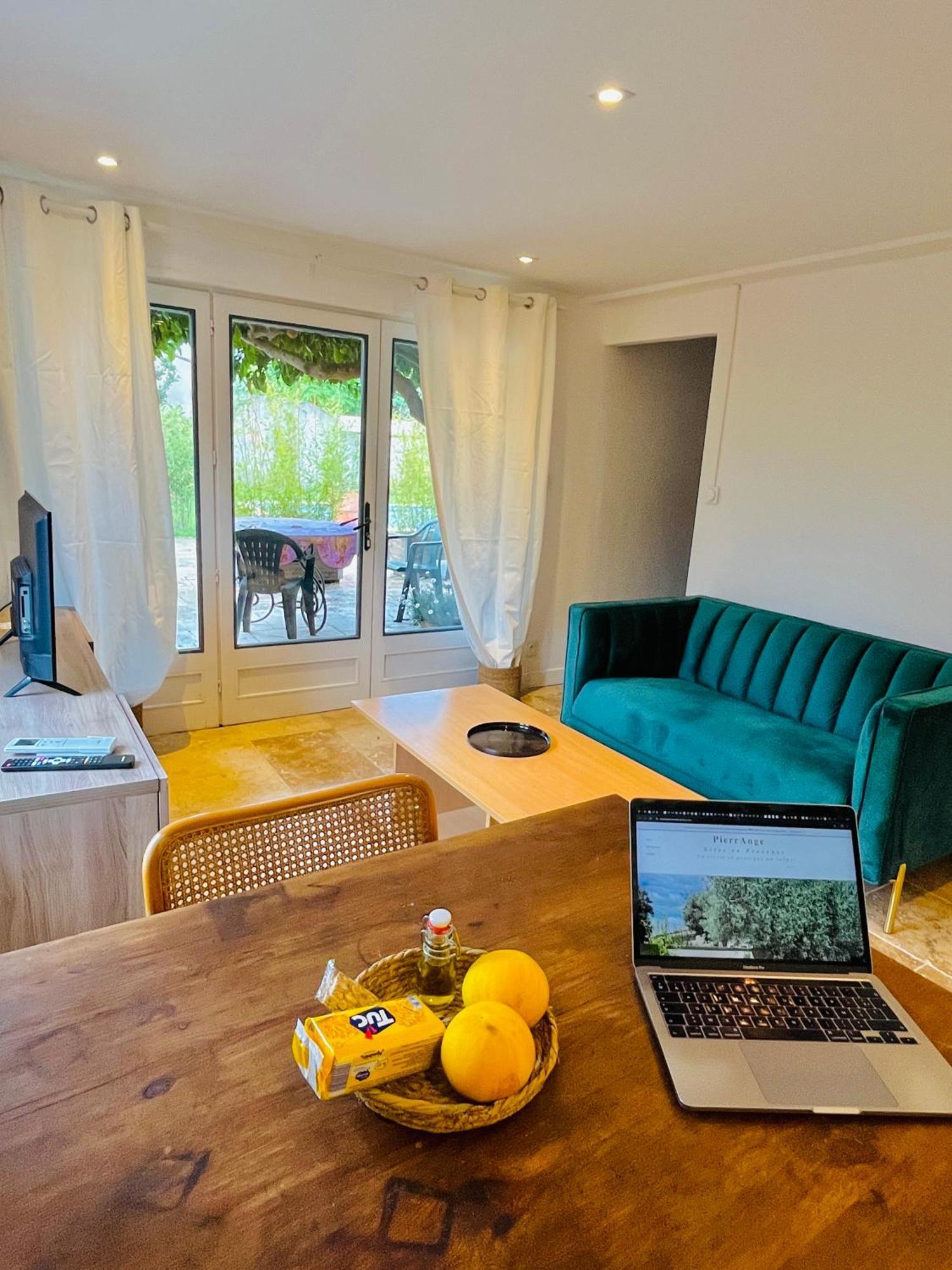 Pierrange Apartment Grillon Bagian luar foto